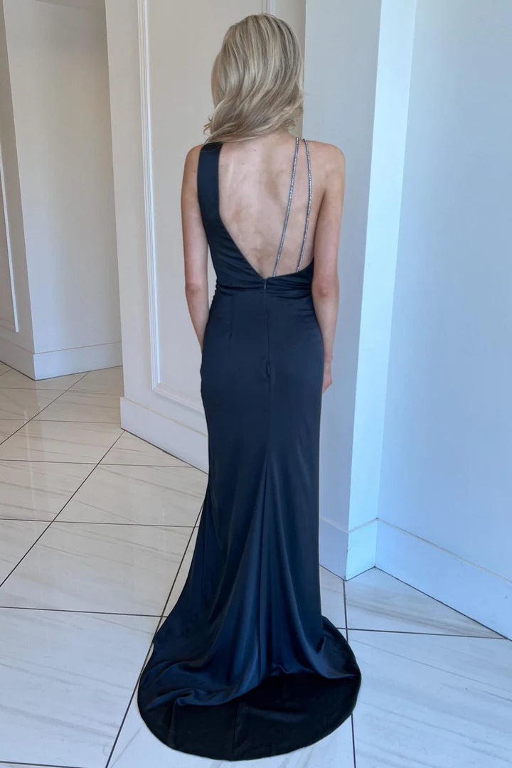 Vestido de fiesta asimétrico con escote cruzado